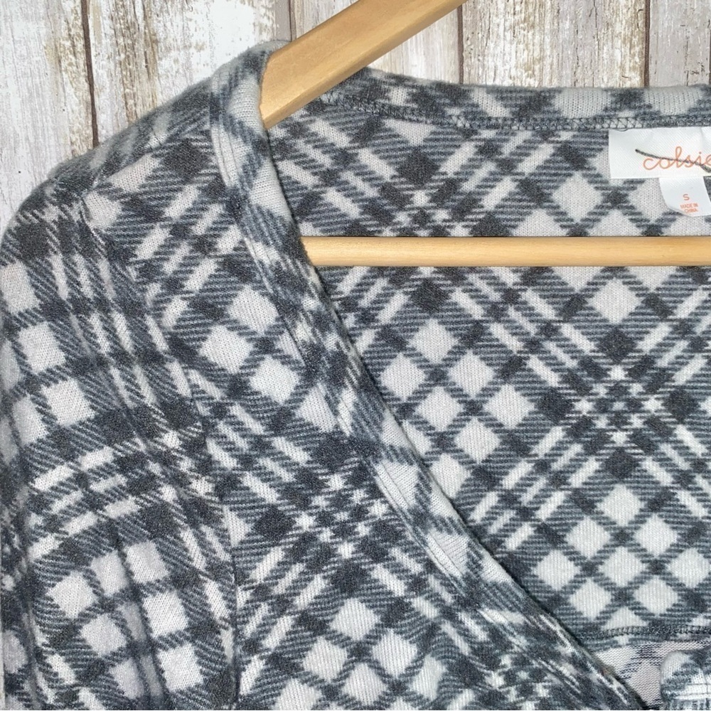 Colsie Grey & White Soft Crop Sleep Top - Picture 4 of 5